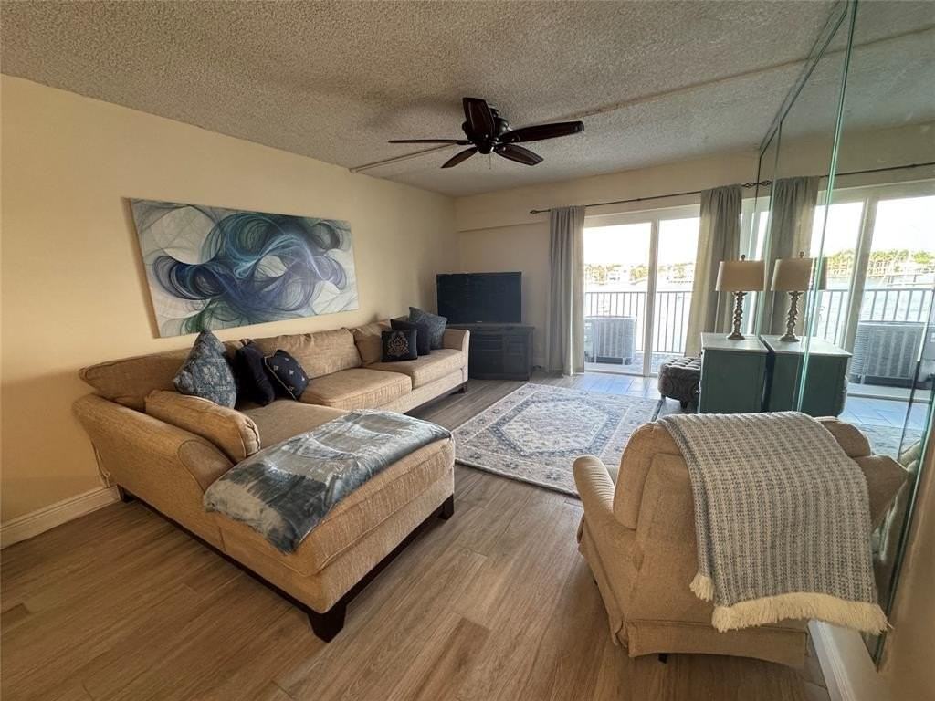 95 N Birch Rd #402 - Photo 6 of 27