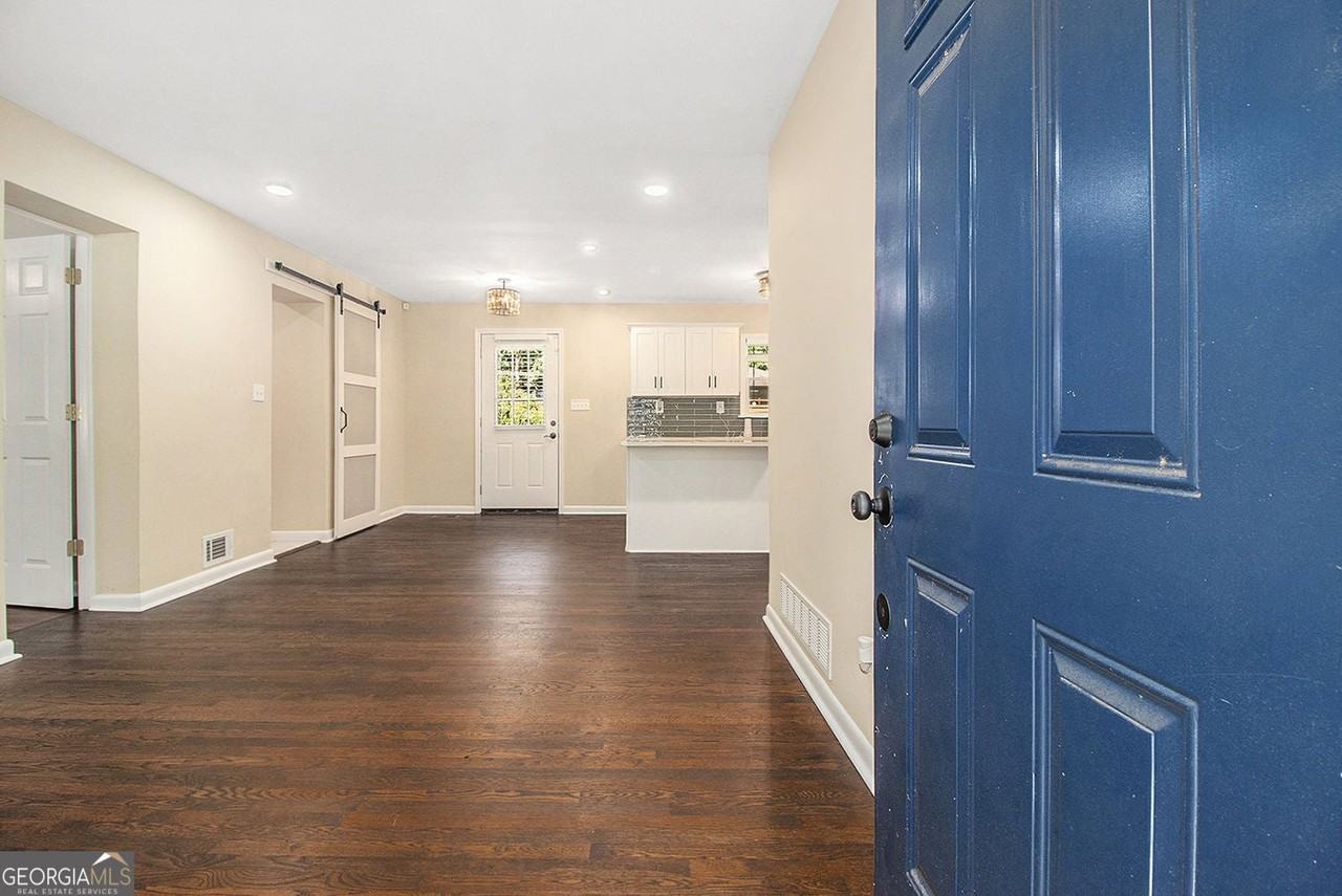 1975 Glenmar Dr - Photo 3 of 30