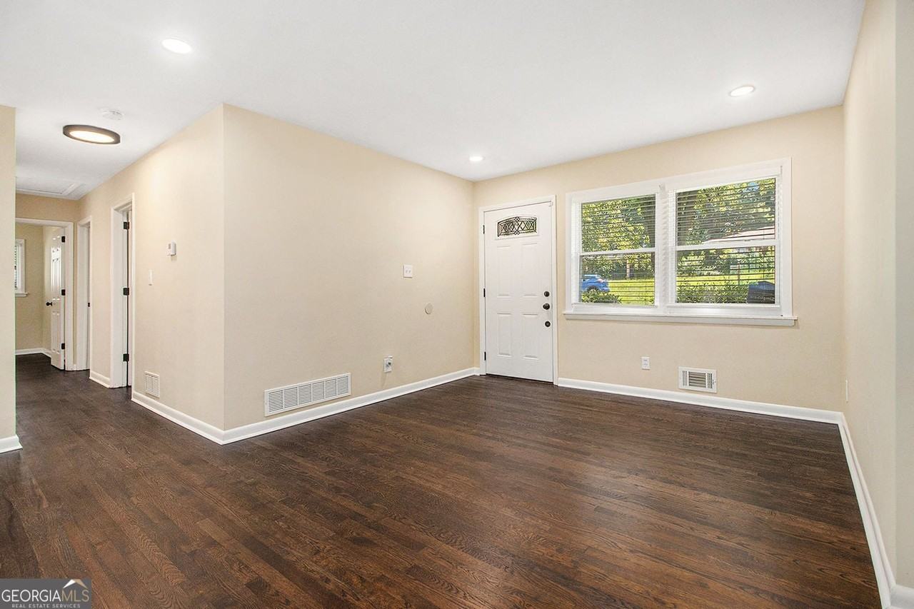 1975 Glenmar Dr - Photo 5 of 30