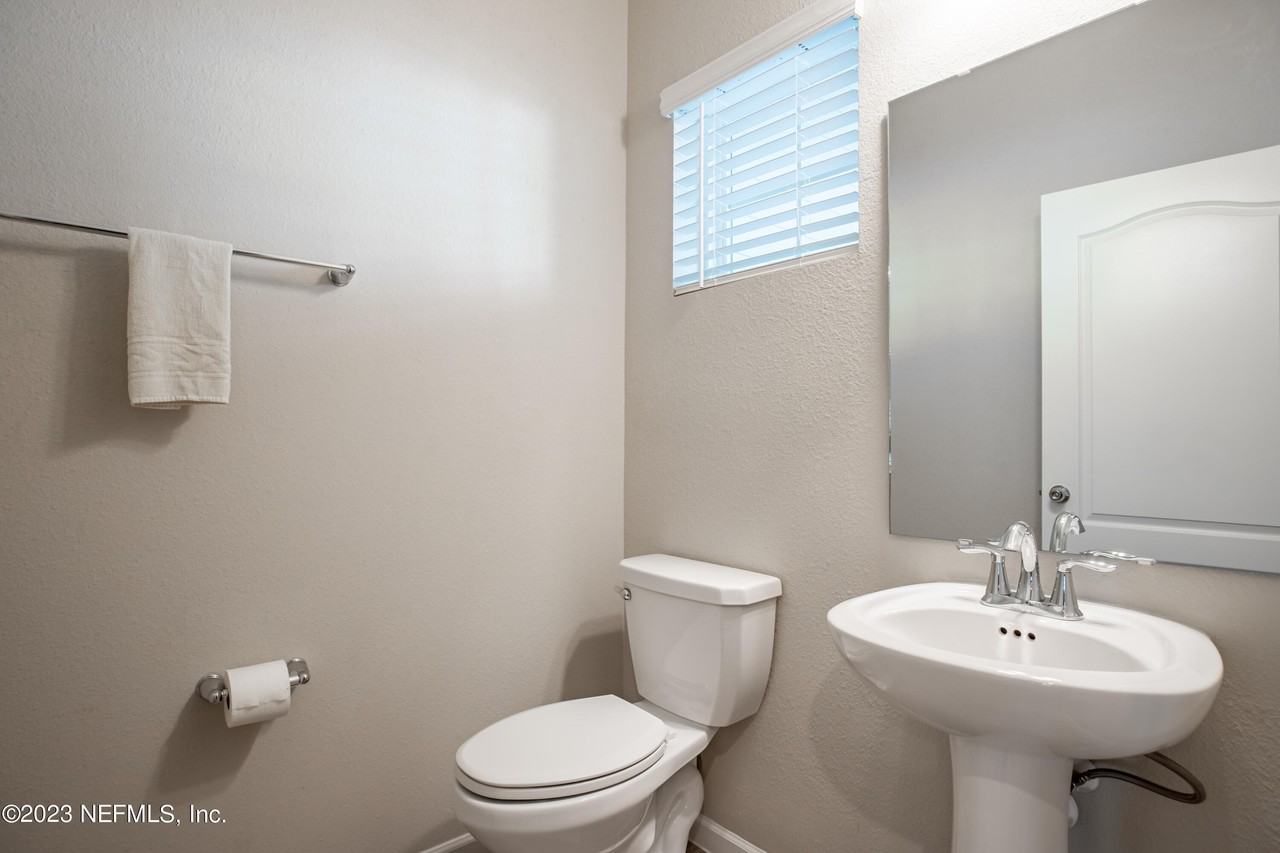 10377 Benson Lake Dr - Photo 5 of 32