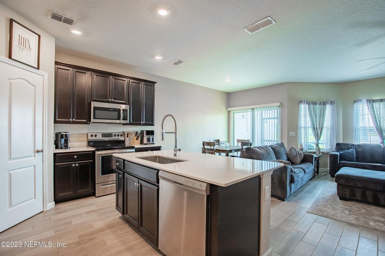 10377 Benson Lake Dr - Photo 6 of 32