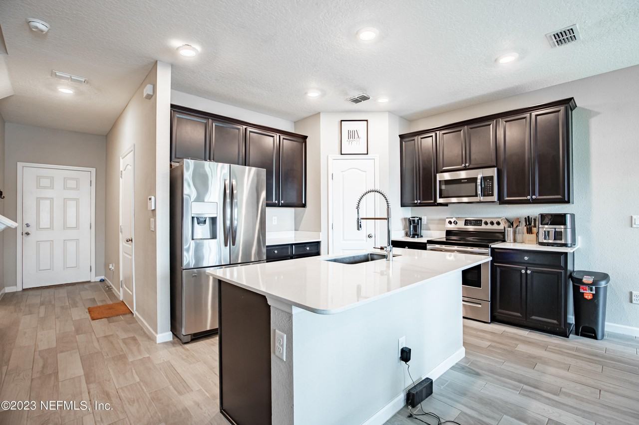 10377 Benson Lake Dr - Photo 7 of 32