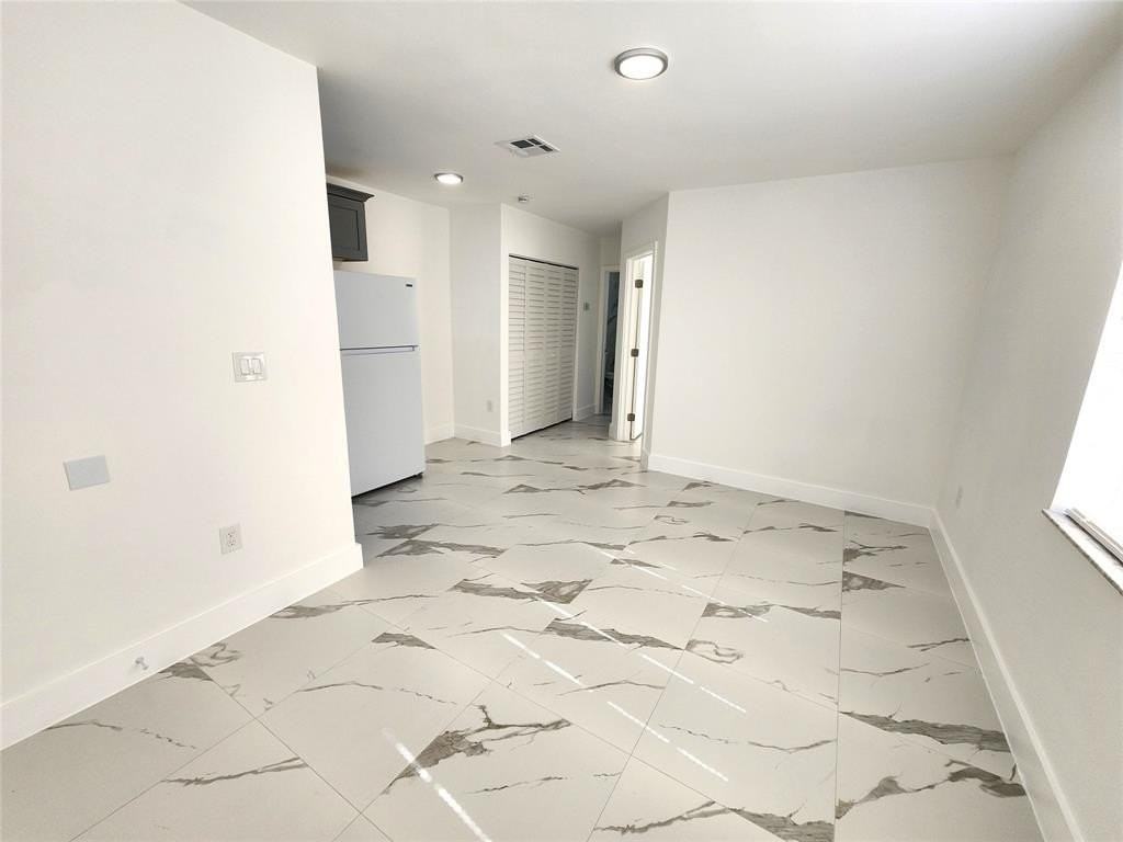 2466 Lincoln Street #3