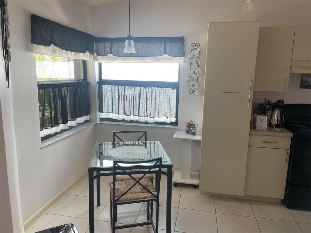 5675 Northpointe Ln - Photo 6 of 8