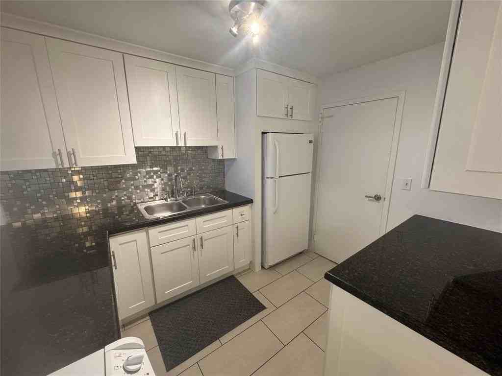 336 N Birch Rd #2C - Photo 3 of 29