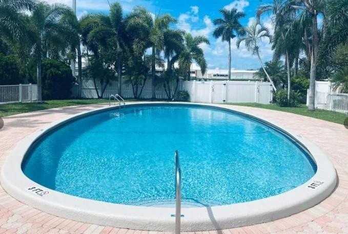 1801 Ne 62nd St #105