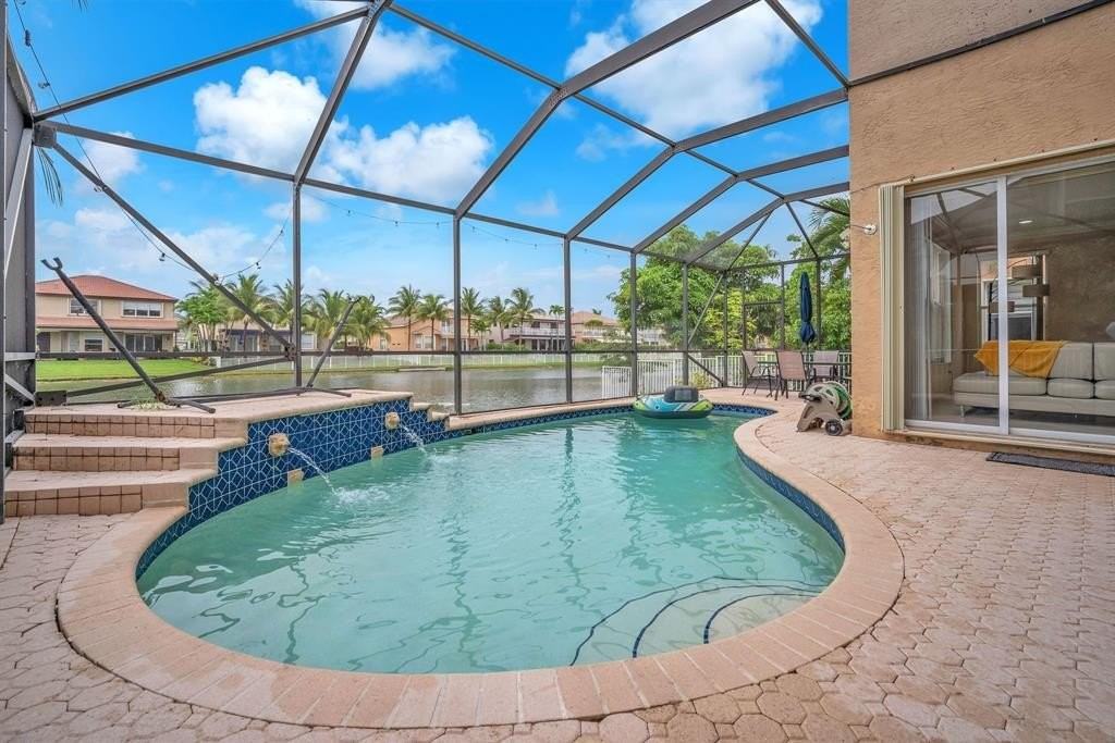 16389 Sw 31st St - Photo 2 of 50