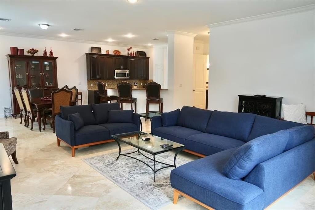 700 Sw 8th Way - Photo 2 of 26