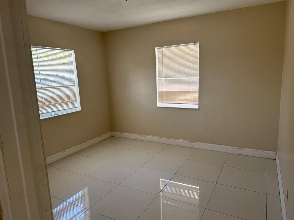 1942 Buchanan Street - Photo 3 of 4