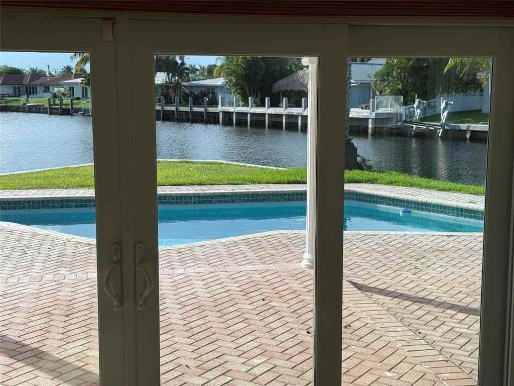 5251 Ne 29th Ave - Photo 2 of 6