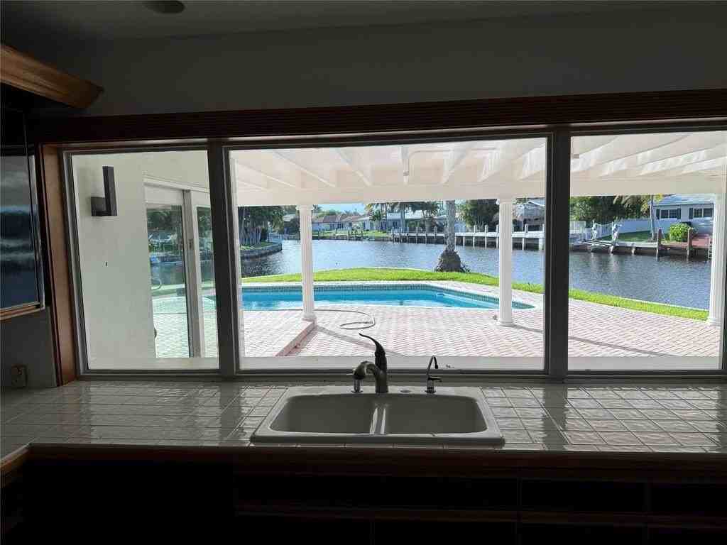 5251 Ne 29th Ave - Photo 5 of 6