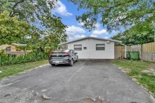 1808 Sw 20th St #2 - Photo 1 of 1