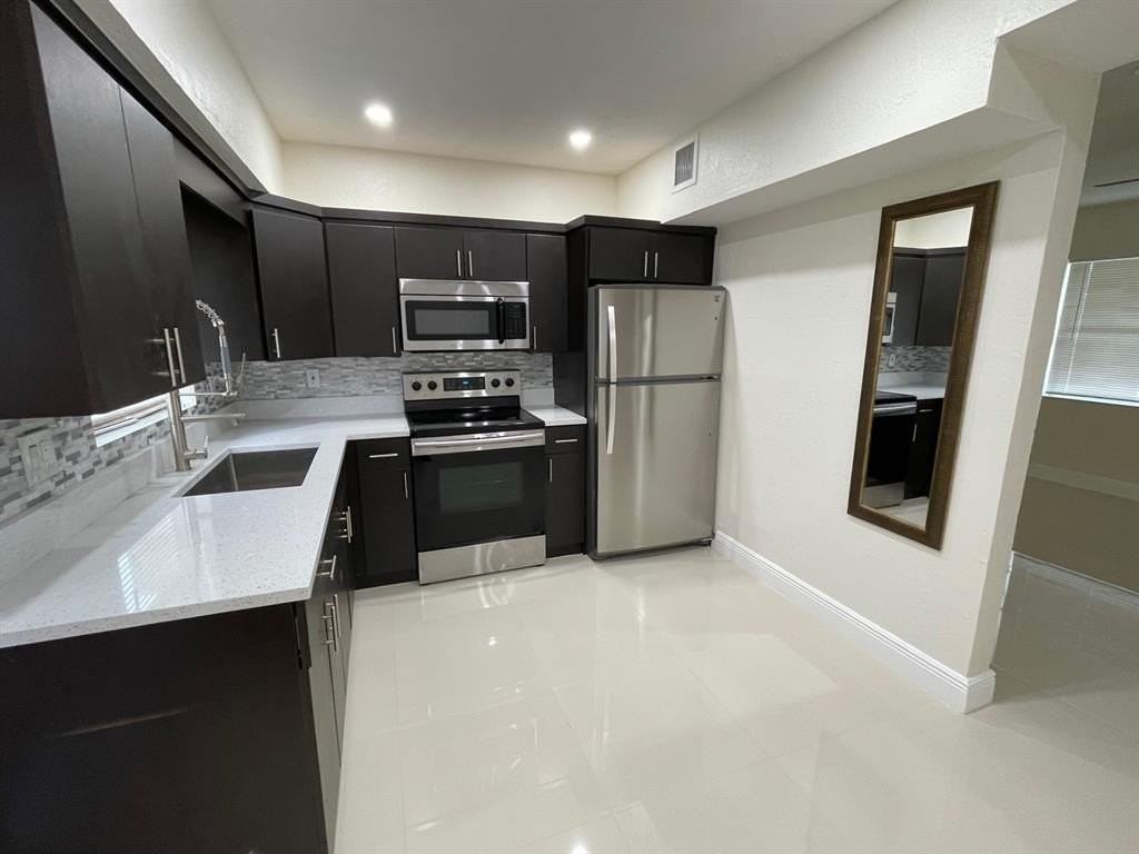 1809 Nw 13th Ct - Photo 3 of 18