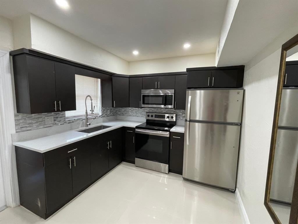 1809 Nw 13th Ct - Photo 5 of 18