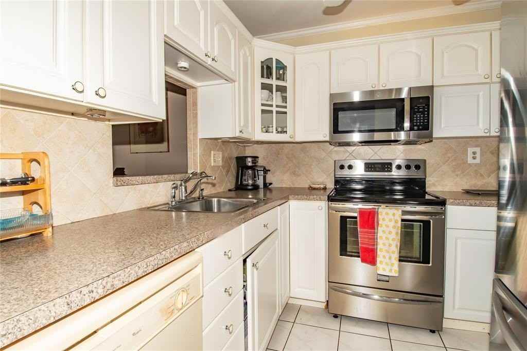 5003 Nw 35th St #503 - Photo 4 of 31