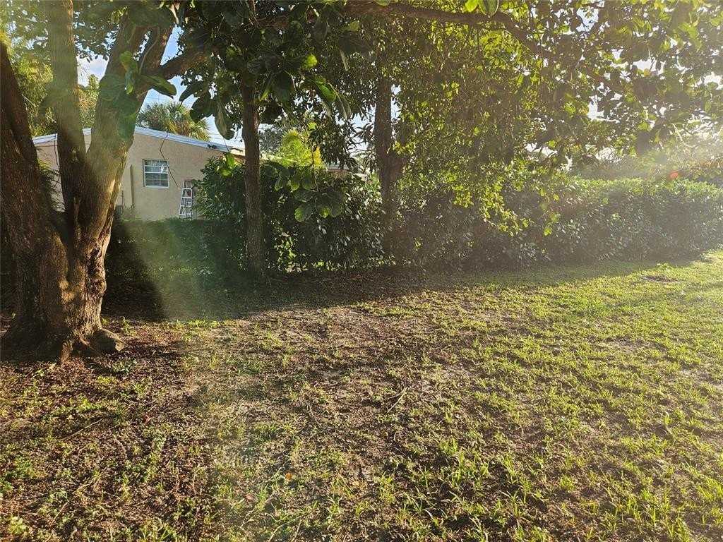 2586 Nw 58th Ave - Photo 6 of 33