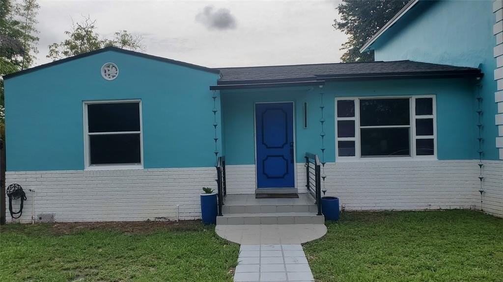 1548 Sw 28th Ave - Photo 2 of 15