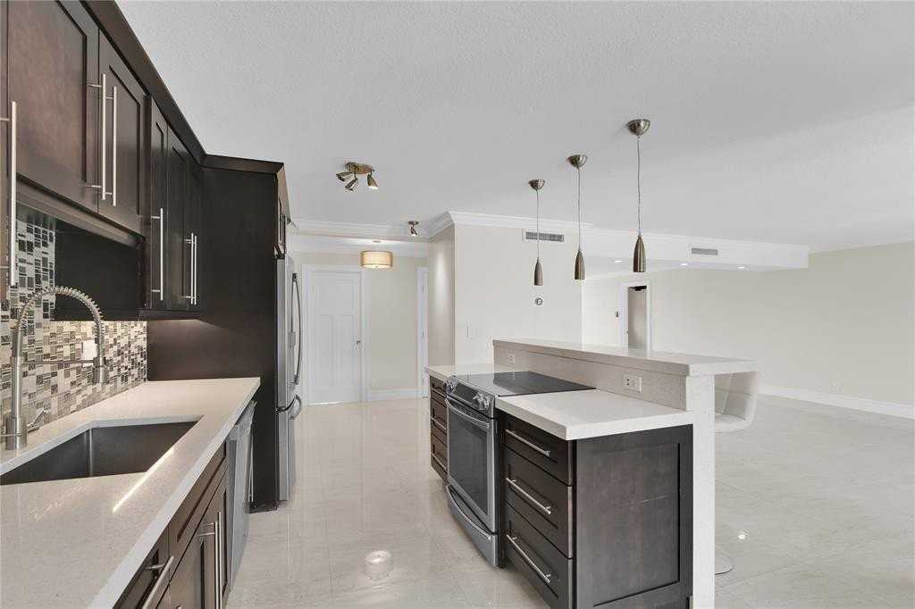 250 E Royal Palm Rd #2A - Photo 5 of 26