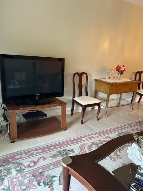 2801 Somerset Dr #209 - Photo 2 of 22