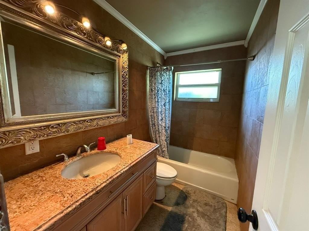 2957 Nw 6th Ave - Photo 4 of 15