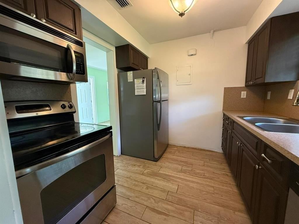 2957 Nw 6th Ave - Photo 5 of 15