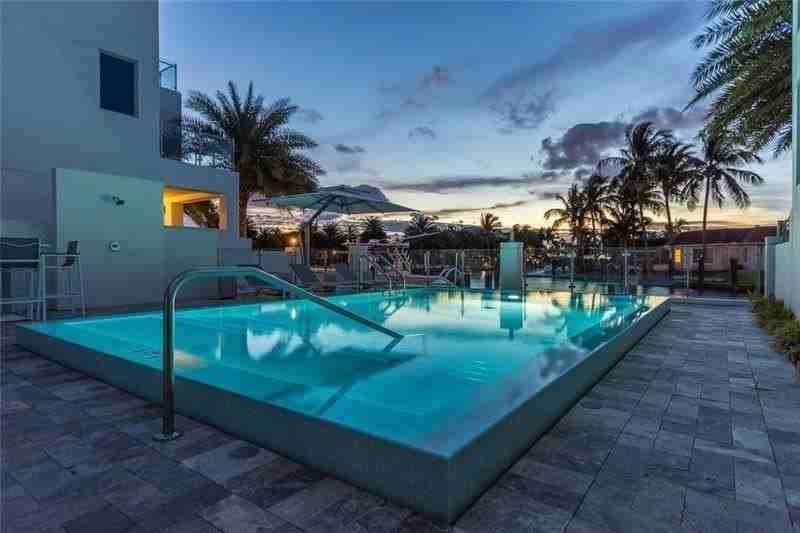 221 Shore Ct #221 - Photo 6 of 50