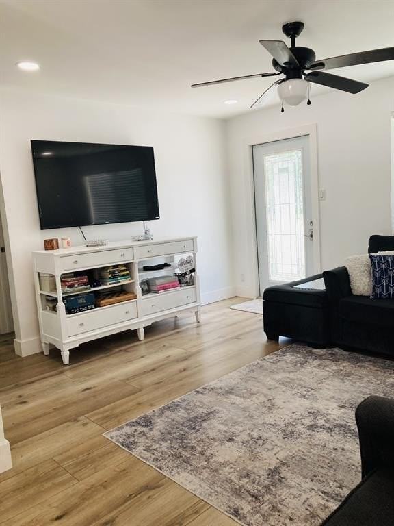 2640 Ne 10th Ter - Photo 2 of 17