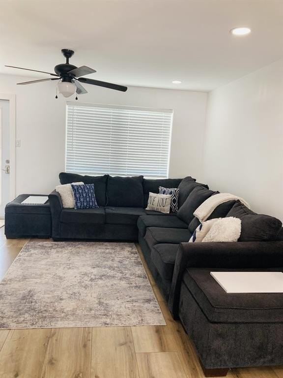 2640 Ne 10th Ter - Photo 3 of 17