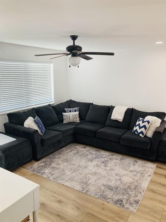 2640 Ne 10th Ter - Photo 4 of 17