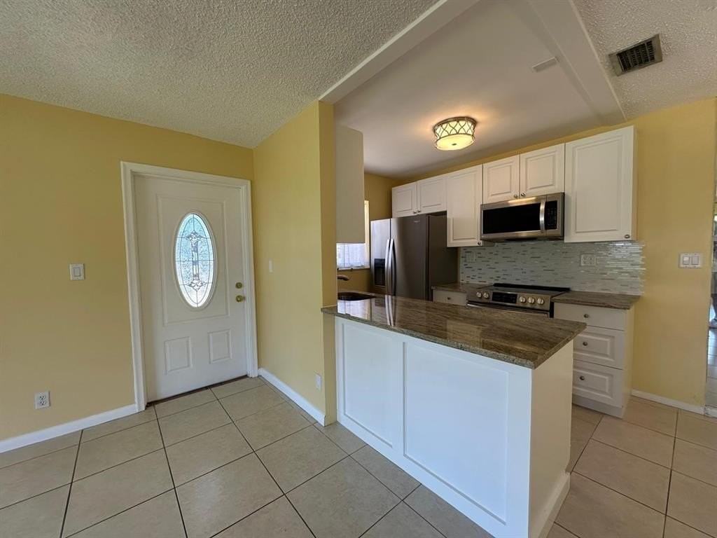 665 High Point Dr - Photo 3 of 22