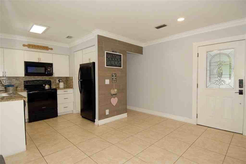 21 Ne 57th Ct - Photo 7 of 33