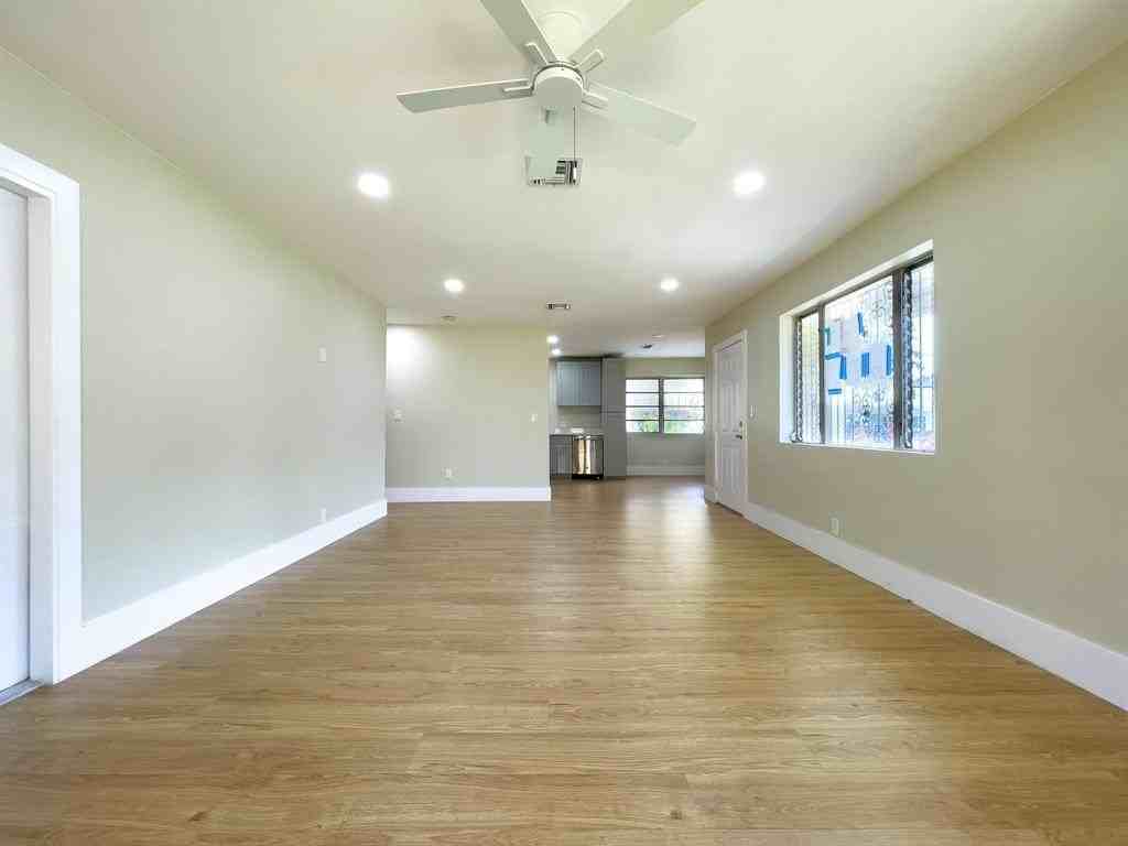 2287 Nw 63rd St - Photo 6 of 33