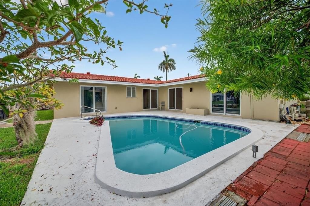 1460 Ne 57th Ct - Photo 7 of 40