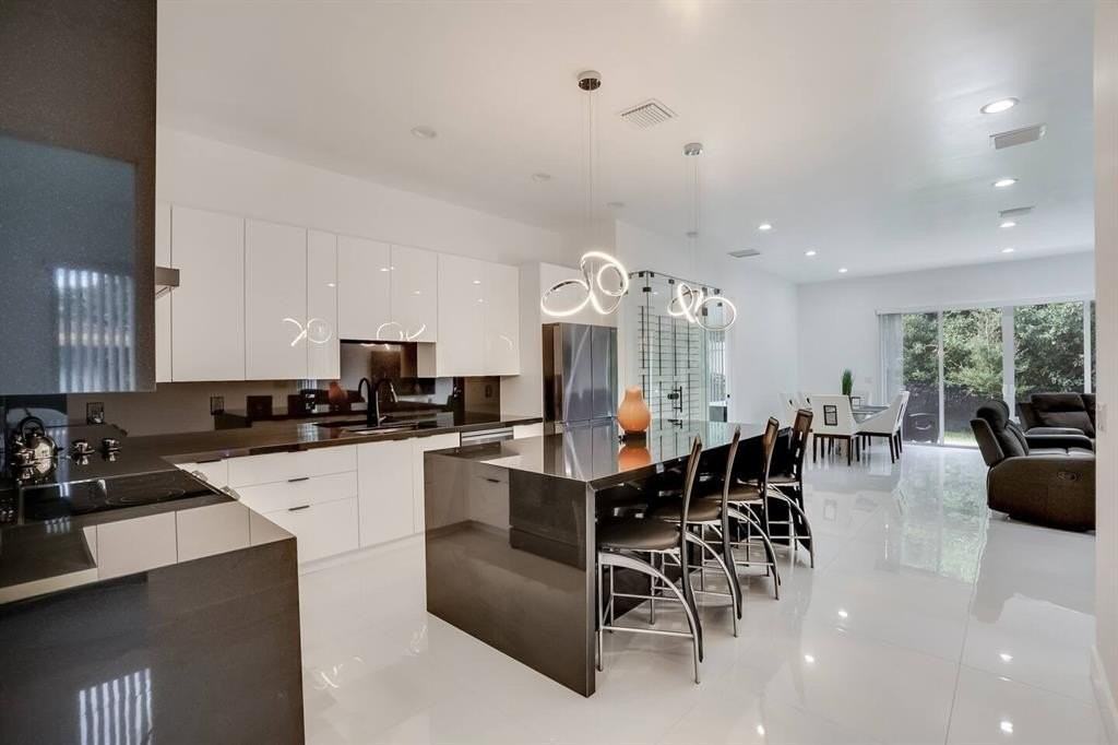 2962 Nw 10th Ct - Photo 4 of 29