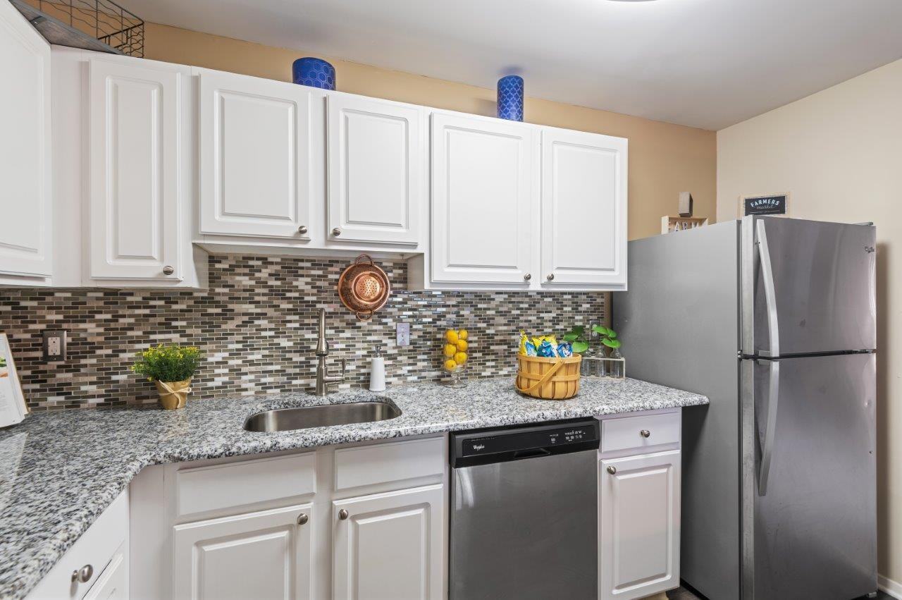 Silver Spring Station Apartment Homes - Photo 5 of 31