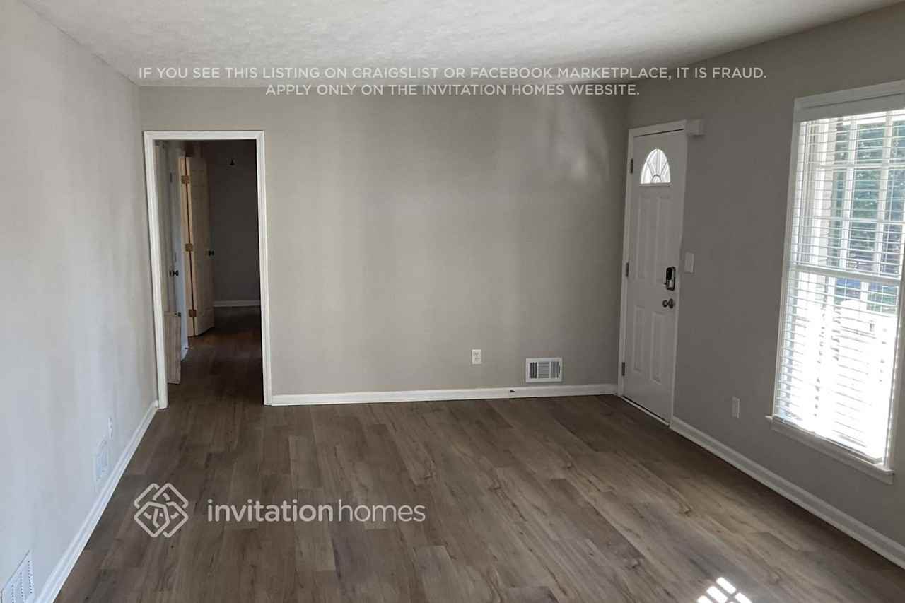 3253 Georgian Woods Cir - Photo 2 of 13