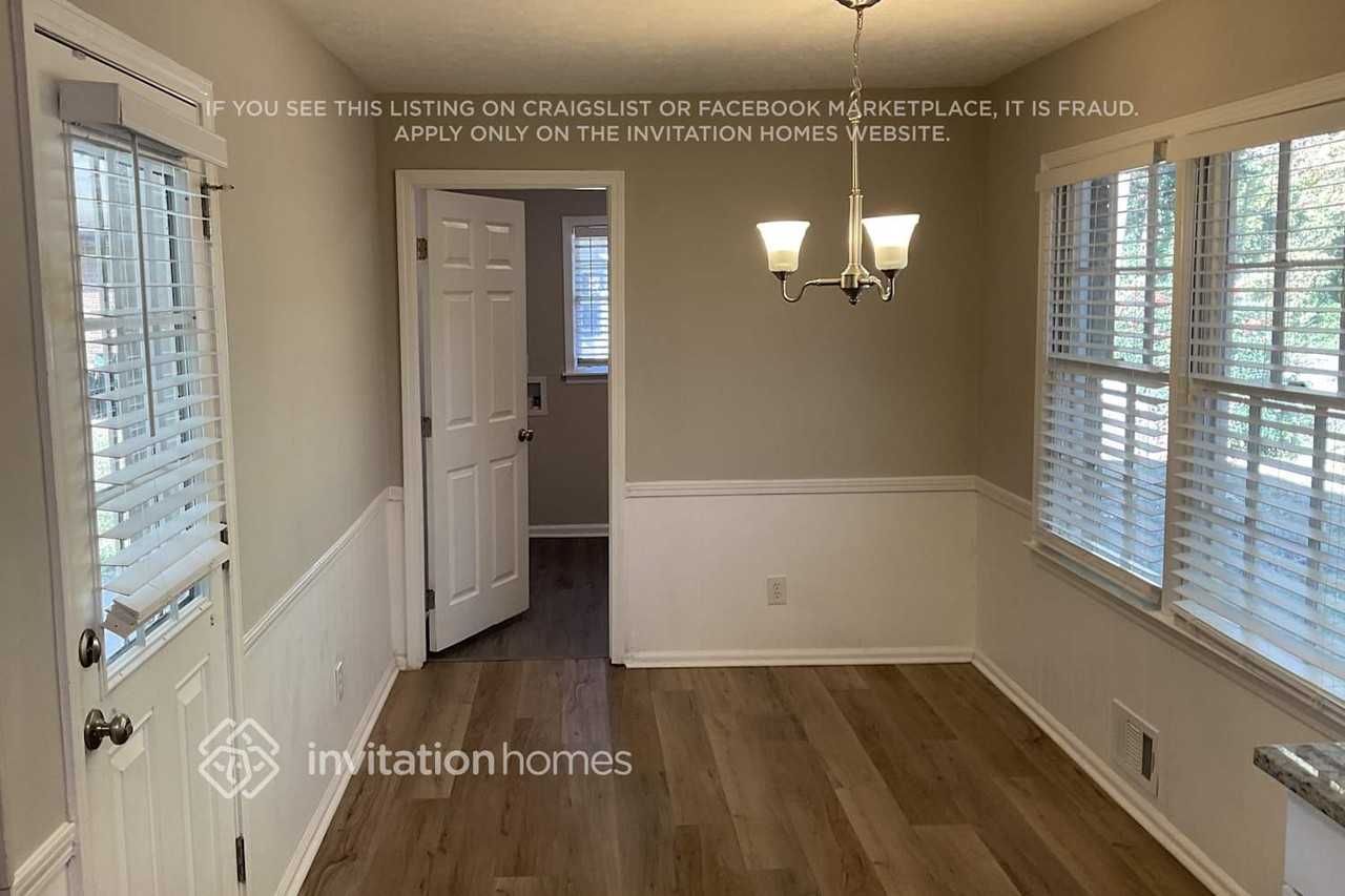 3253 Georgian Woods Cir - Photo 5 of 13