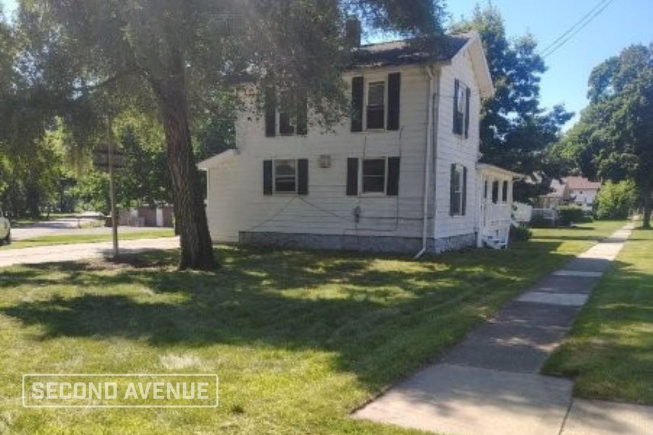 1306 Water St - Photo 2 of 20