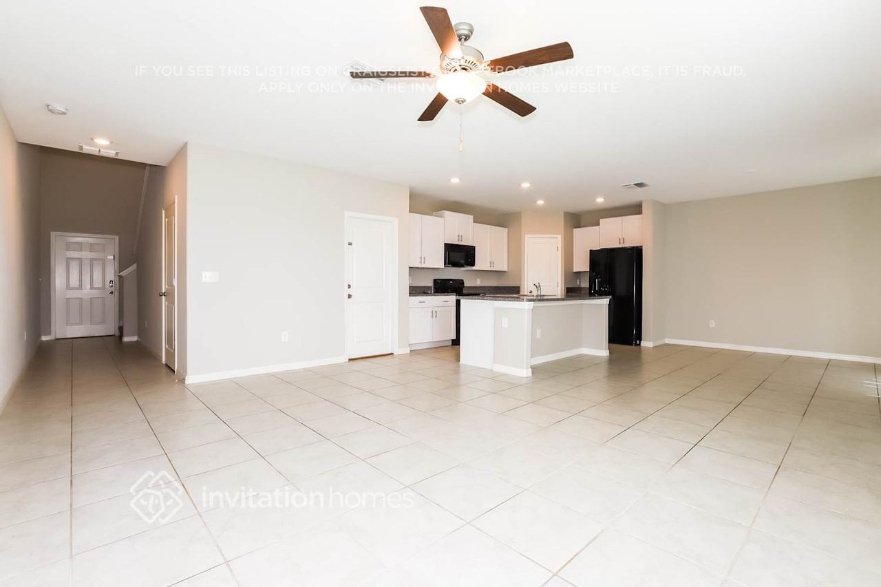 15606 Greenleaf Bay Street - Photo 4 of 18