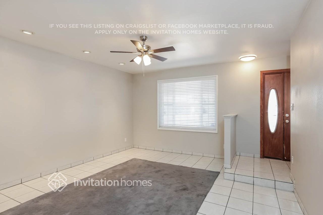 4239 W Mountain View Rd - Photo 2 of 15