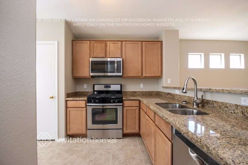 364 S Bermuda Dr - Photo 4 of 21