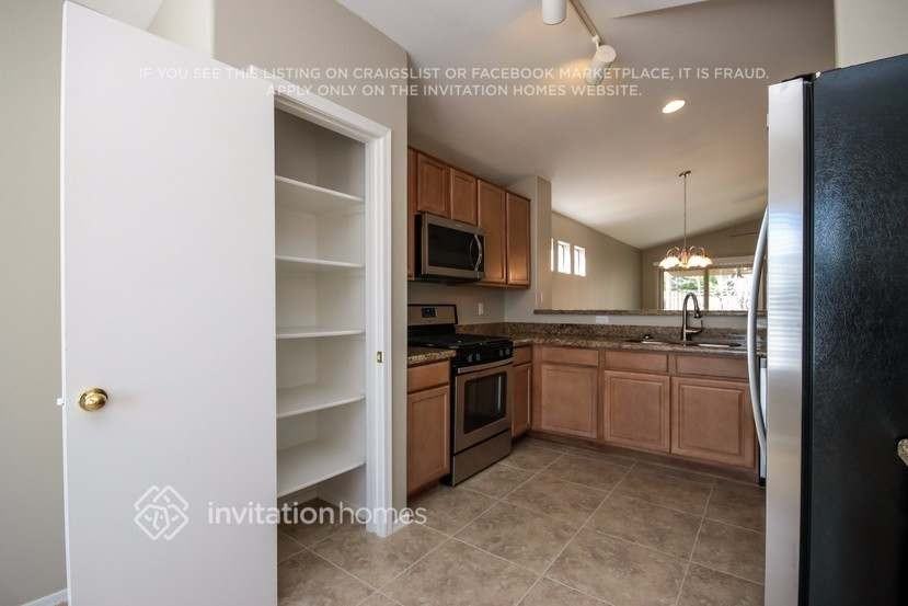 364 S Bermuda Dr - Photo 5 of 21