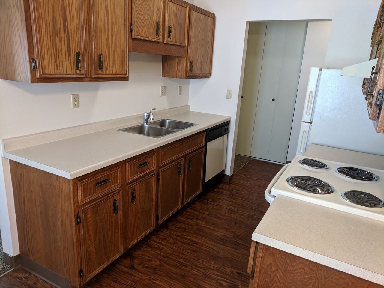 Foxdale Apartments - Photo 4 of 26