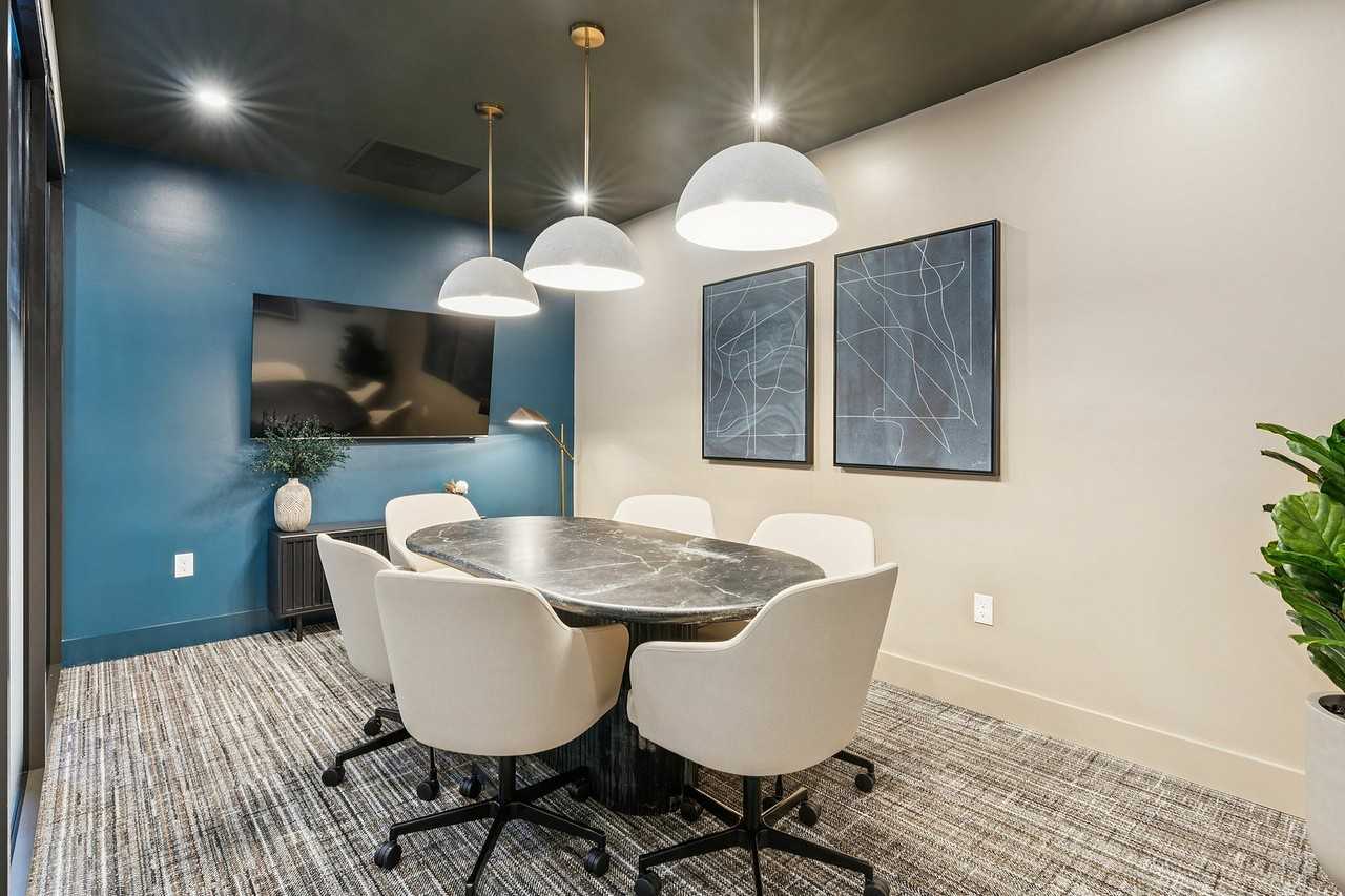 Thames Point - Photo 2 of 31