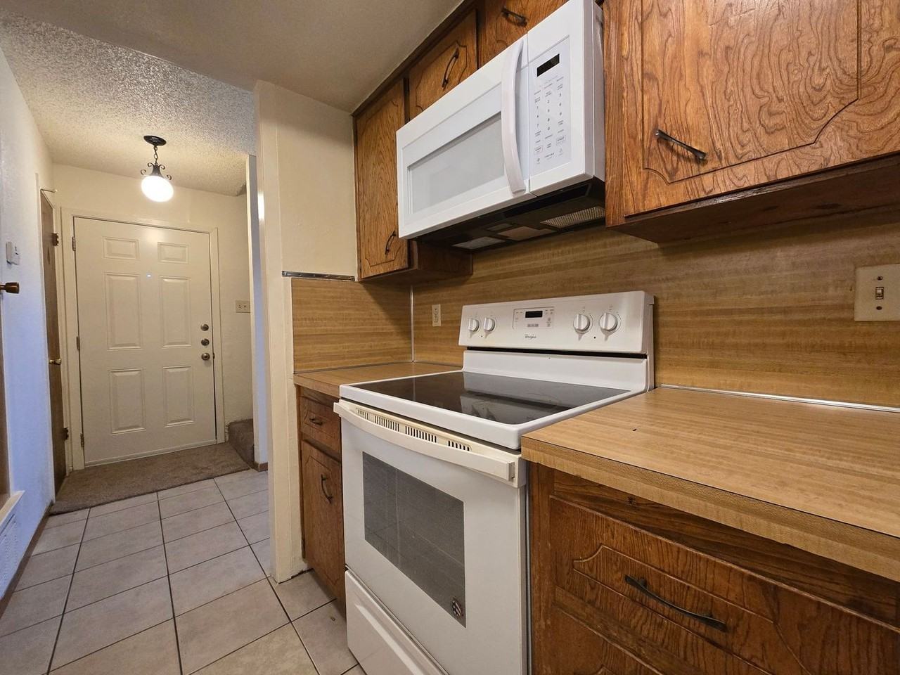 2304 Wales Cir #B - Photo 5 of 16