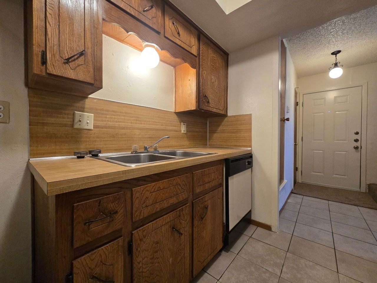 2304 Wales Cir #B - Photo 6 of 16