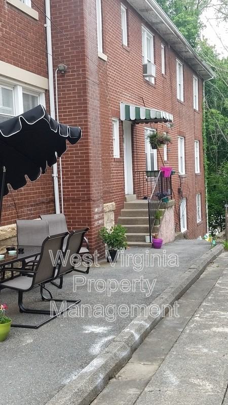 415 Woodlawn Ave #4B - Photo 2 of 6