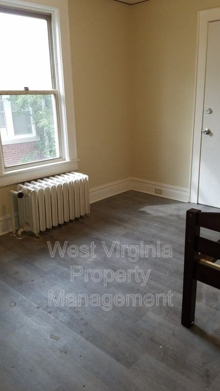 415 Woodlawn Ave #4B - Photo 3 of 6