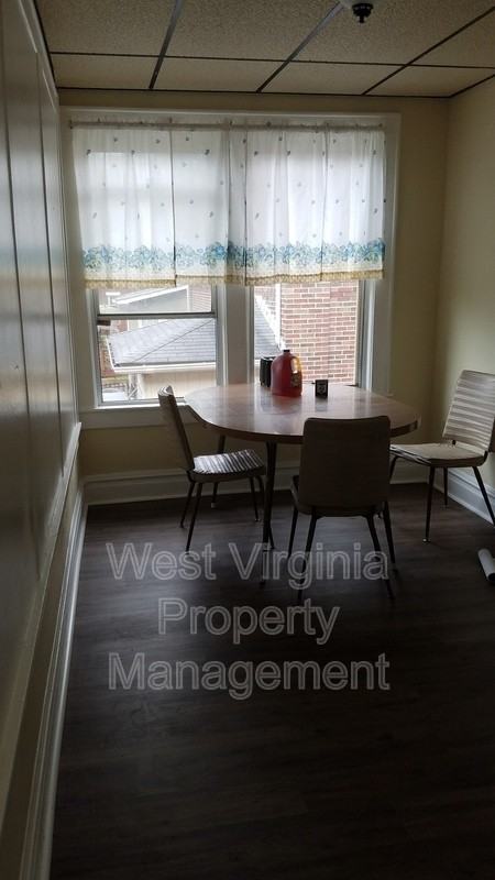 415 Woodlawn Ave #4B - Photo 4 of 6