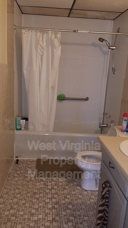 415 Woodlawn Ave #4B - Photo 6 of 6